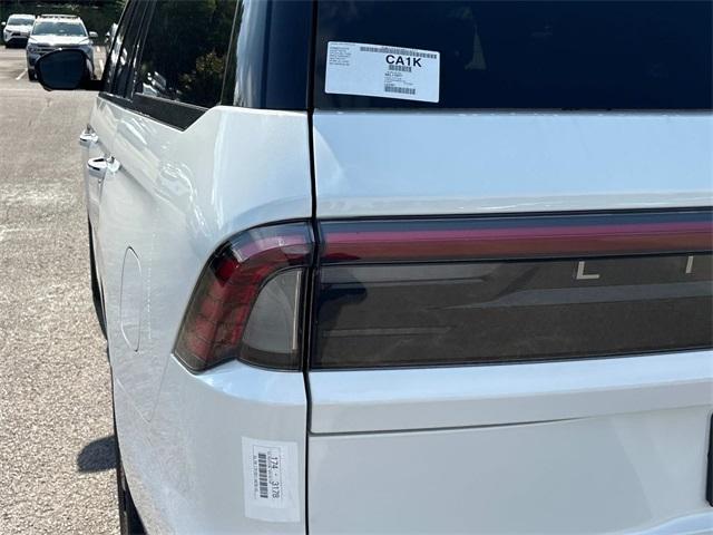 Photo of 2025 Pristine White Lincoln Navigator