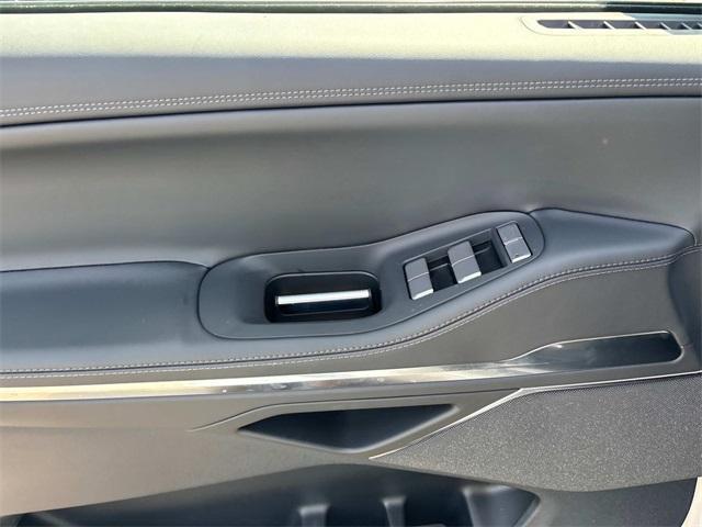 Photo of 2025 Pristine White Lincoln Navigator