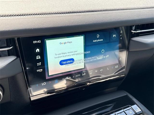 Photo of 2025 Pristine White Lincoln Navigator