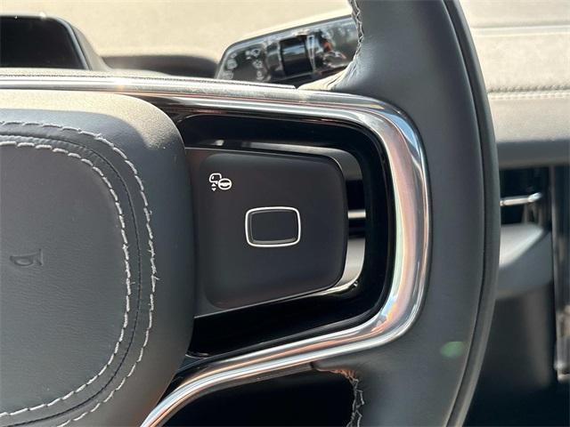 Photo of 2025 Pristine White Lincoln Navigator
