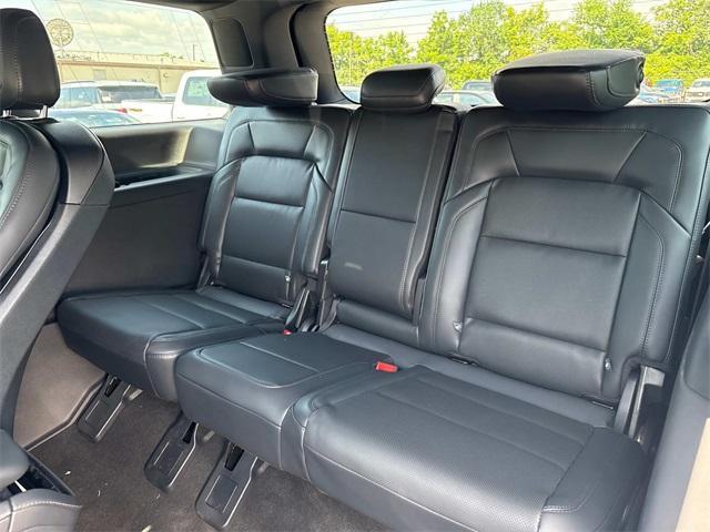 Photo of 2025 Pristine White Lincoln Navigator