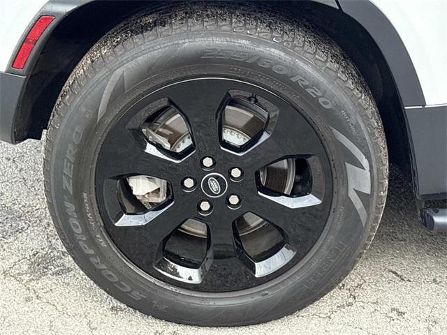 Photo of 2023 Fuji White Land Rover Defender
