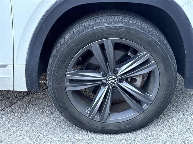 Photo of 2021 Pure White Volkswagen Atlas Cross Sport