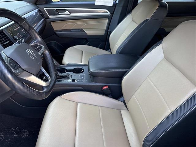 Photo of 2021 Pure White Volkswagen Atlas Cross Sport