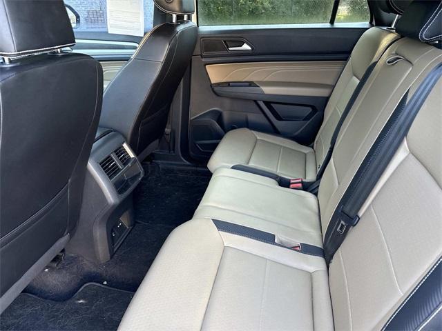 Photo of 2021 Pure White Volkswagen Atlas Cross Sport