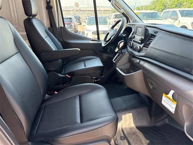 Photo of 2025 Oxford White Ford Transit-250