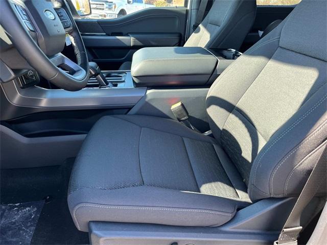 Photo of 2025 White Metallic Ford F-150