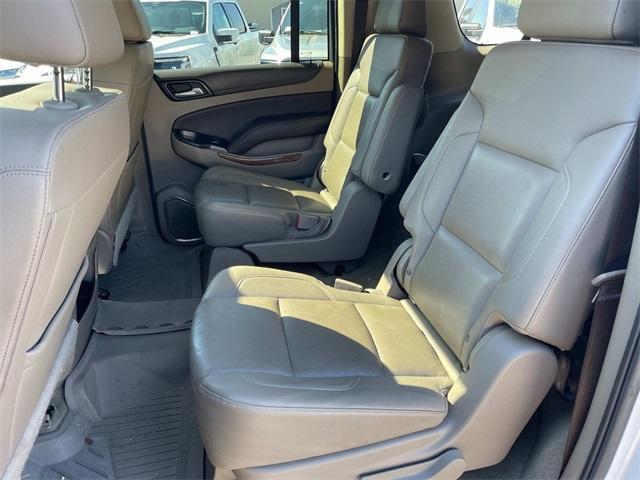 Photo of 2018 Iridescent Pearl Tricoat Chevrolet Suburban