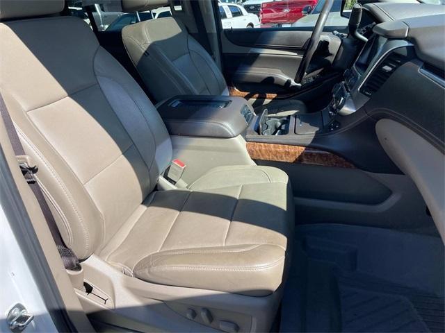 Photo of 2018 Iridescent Pearl Tricoat Chevrolet Suburban