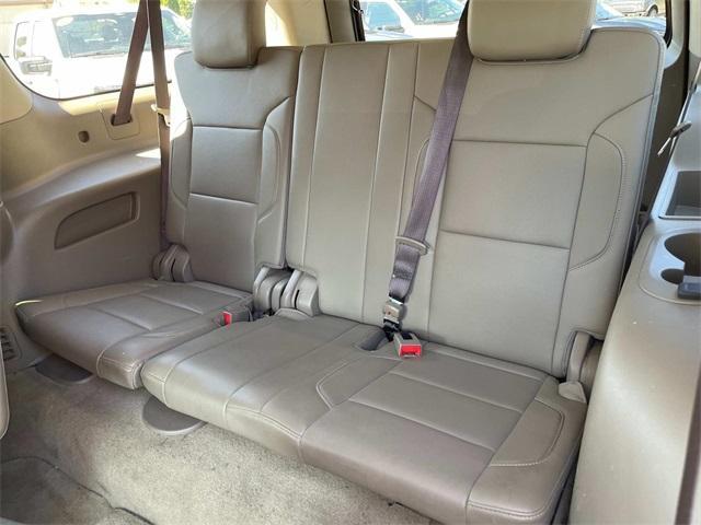 Photo of 2018 Iridescent Pearl Tricoat Chevrolet Suburban