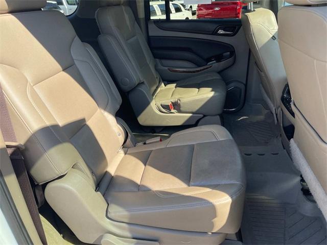 Photo of 2018 Iridescent Pearl Tricoat Chevrolet Suburban