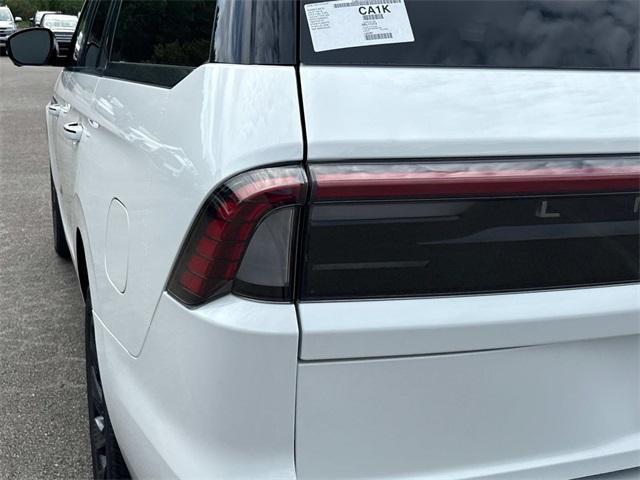 Photo of 2025 Pristine White Lincoln Navigator