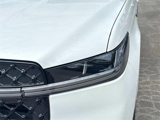 Photo of 2025 Pristine White Lincoln Navigator