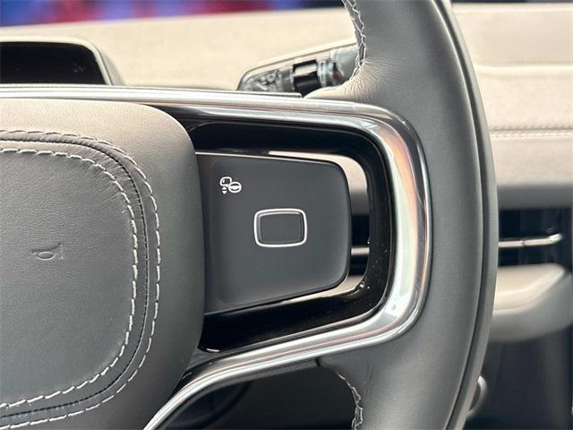 Photo of 2025 Pristine White Lincoln Navigator