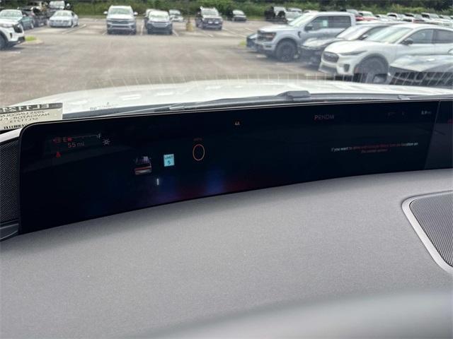 Photo of 2025 Pristine White Lincoln Navigator