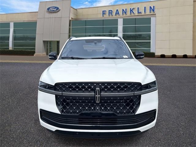 Photo of 2025 Pristine White Lincoln Navigator