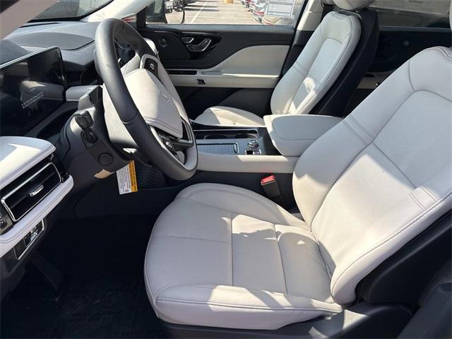 Photo of 2025 Harbor Gray Lincoln Aviator
