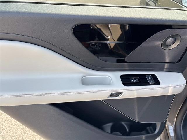 Photo of 2025 Harbor Gray Lincoln Aviator
