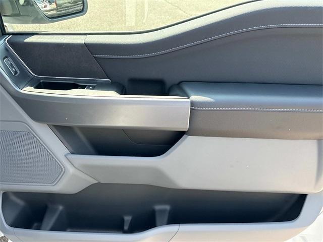 Photo of 2025 Oxford White Ford F-150