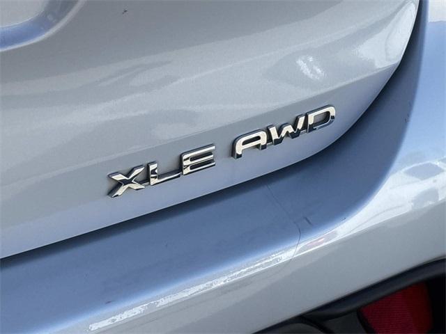 Photo of 2024 Wind Chill Pearl Toyota Highlander