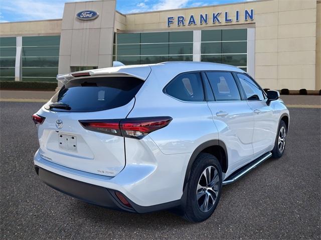 Photo of 2024 Wind Chill Pearl Toyota Highlander