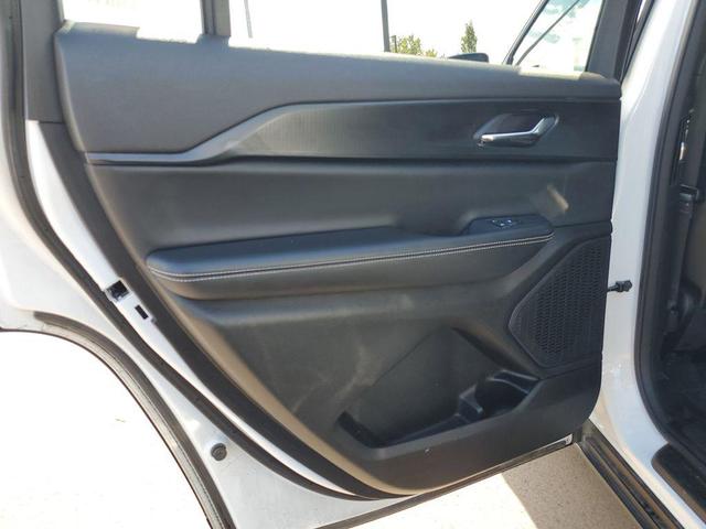 Photo of 2024 Bright White Clearcoat Jeep Grand Cherokee L