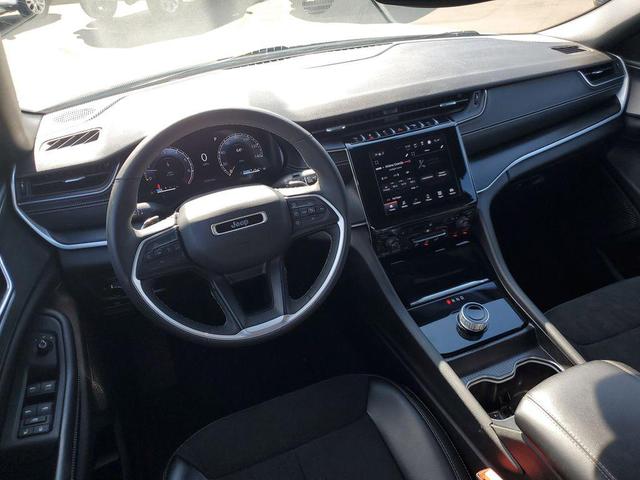 Photo of 2024 Bright White Clearcoat Jeep Grand Cherokee L