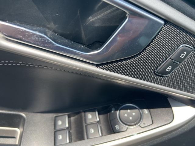 Photo of 2022 Star White Ford Explorer