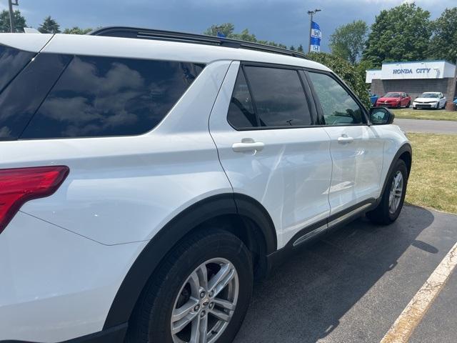 Photo of 2022 Star White Ford Explorer