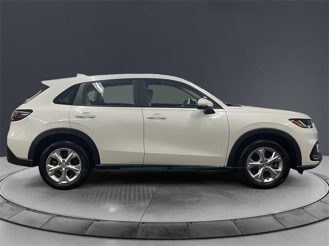 Photo of 2023 Platinum White Pearl Honda HR-V