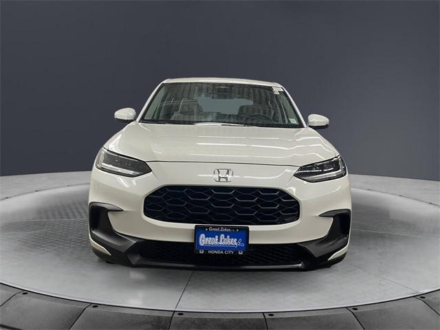 Photo of 2023 Platinum White Pearl Honda HR-V
