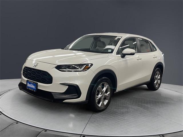 Photo of 2023 Platinum White Pearl Honda HR-V