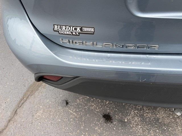 Photo of 2021 Moon Dust Toyota Highlander