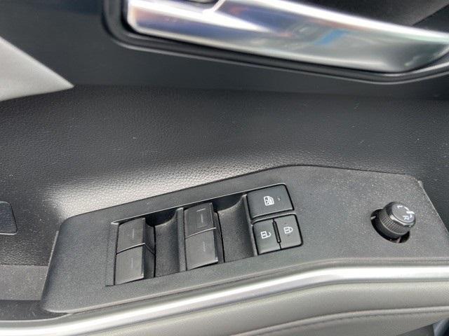 Photo of 2021 Moon Dust Toyota Highlander