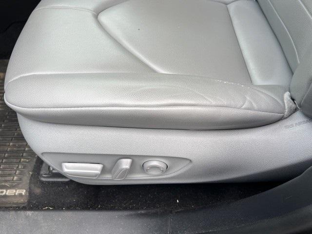 Photo of 2021 Moon Dust Toyota Highlander
