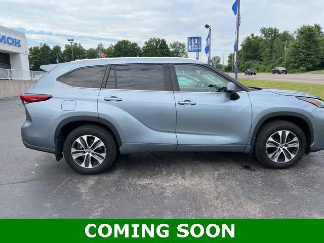 Photo of 2021 Moon Dust Toyota Highlander