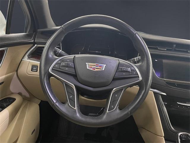Photo of 2017 Crystal White Tri-Coat Cadillac XT5