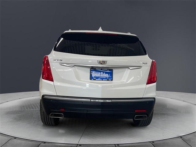 Photo of 2017 Crystal White Tri-Coat Cadillac XT5