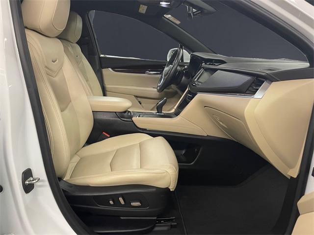 Photo of 2017 Crystal White Tri-Coat Cadillac XT5