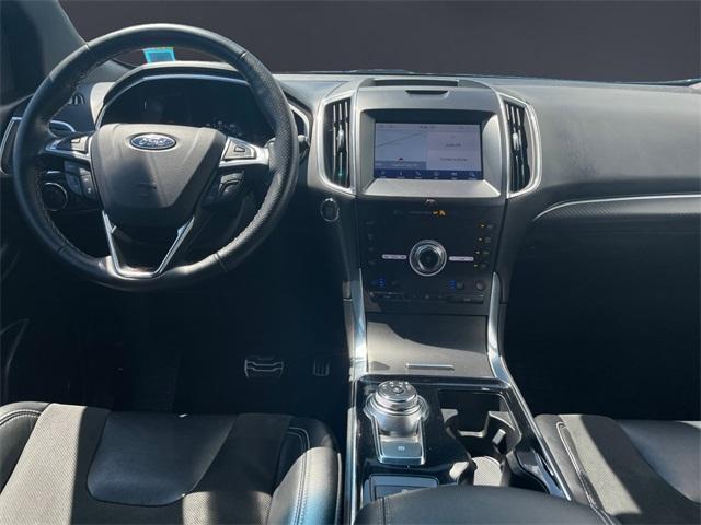 Photo of 2020 Agate Black Ford Edge
