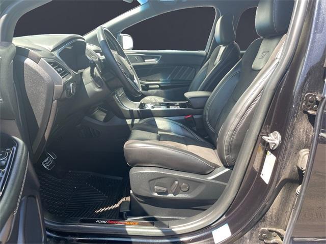 Photo of 2020 Agate Black Ford Edge