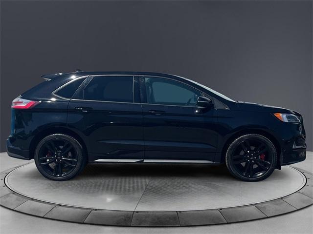 Photo of 2020 Agate Black Ford Edge