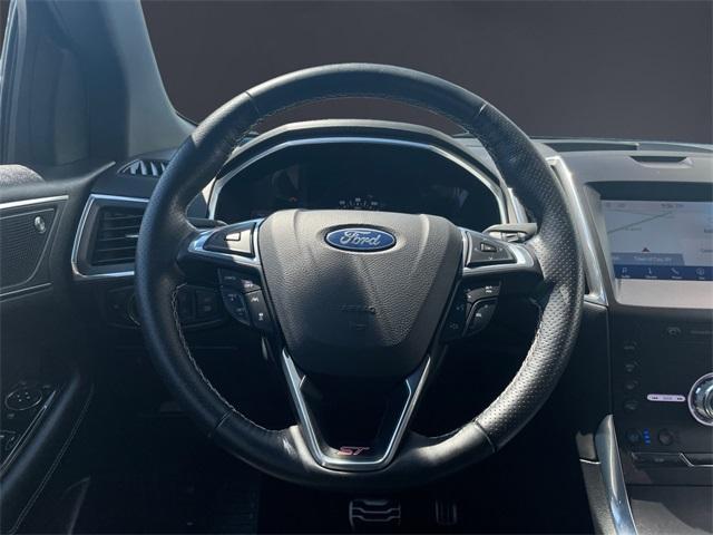 Photo of 2020 Agate Black Ford Edge