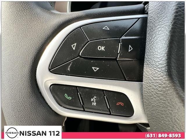 Photo of 2022 Bright White Clearcoat Chrysler Voyager