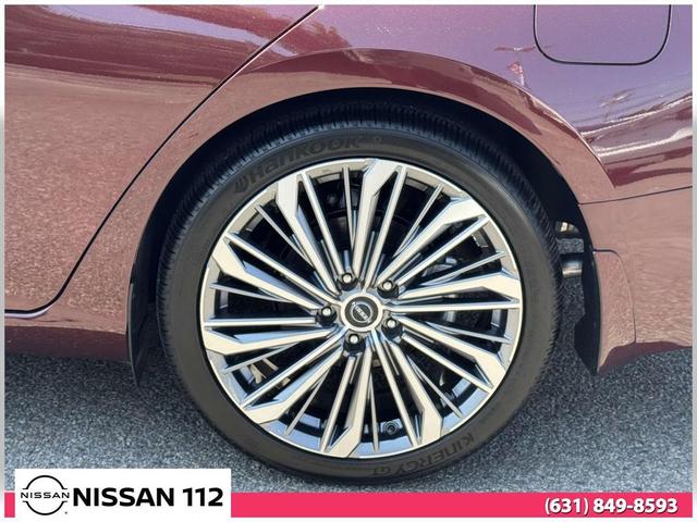 Photo of 2025 Garnet Pearl Metallic Nissan Altima