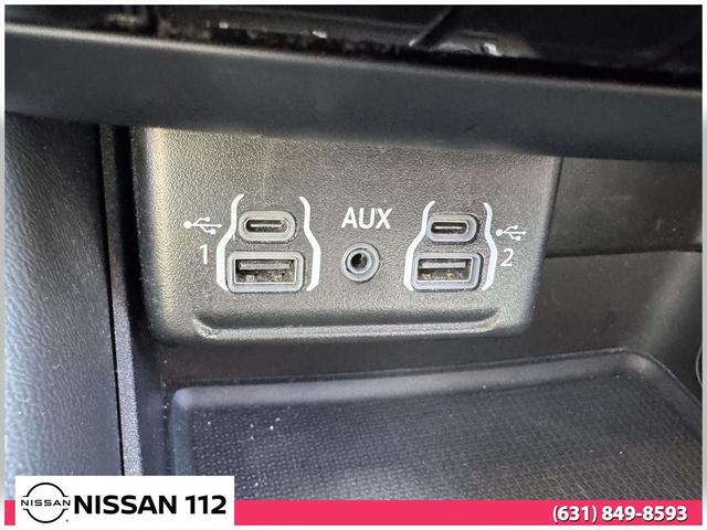 Photo of 2023 White Dodge Durango