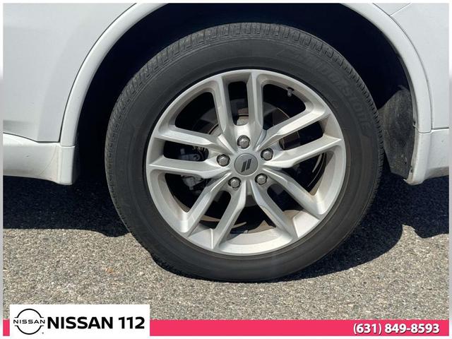 Photo of 2023 White Dodge Durango