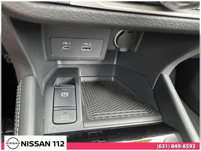 Photo of 2024 Monarch Orange Metallic/Super Black Nissan Kicks