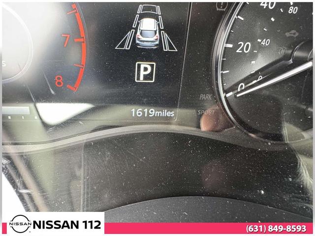 Photo of 2024 Monarch Orange Metallic/Super Black Nissan Kicks