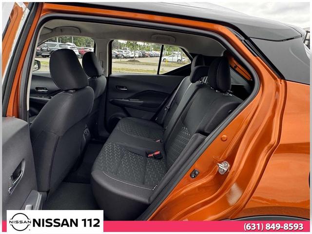 Photo of 2024 Monarch Orange Metallic/Super Black Nissan Kicks